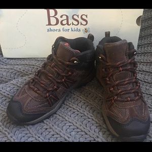 Bass Youth Lace Up Boots •Read Details
